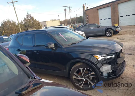 2021 Volvo Xc40 T5 R-Design z USA, uszkodzony, nr VIN YV4162UMXM2502050